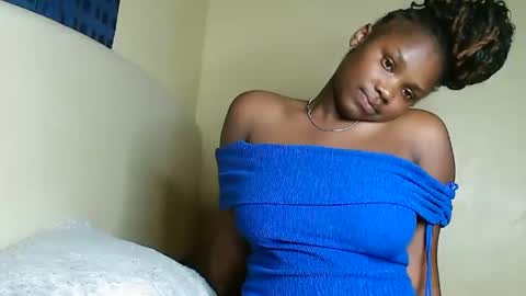 V EE online show from March 9, 2025, 2:43 pm