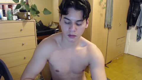 Snapshot of cute_boy859 chatting on December 31, 2024, 8:02 pm Tomas online show from December 31, 2024, 8:02 pm