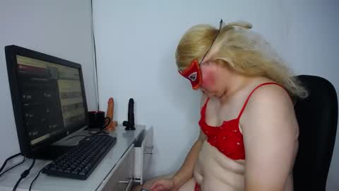 cute_boys_19 online show from April 16, 2026, 6:41 pm