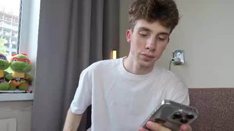 Snapshot of cute_brian chatting on June 10, 2026, 1:32 pm Im Brian online show from June 10, 2026, 1:32 pm