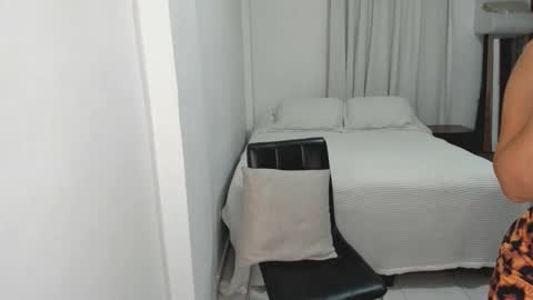 Snapshot of cute_brunett chatting on December 22, 2025, 12:51 am Sara online show from December 22, 2025, 12:51 am