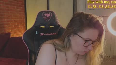 Snapshot of cute_darina chatting on December 14, 2024, 7:40 am Everyday stream in the same time online show from December 14, 2024, 7:40 am