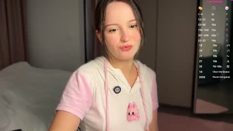 Snapshot of cute_emiliya chatting on July 26, 2026, 12:23 pm Emily online show from July 26, 2026, 12:23 pm