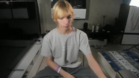 Snapshot of cute_grecha chatting on June 25, 2026, 6:40 am Grisha online show from June 25, 2026, 6:40 am