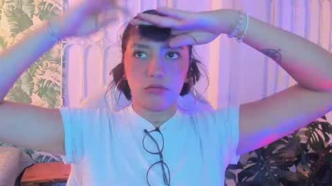 Sofa  online show from February 4, 2026, 11:49 am