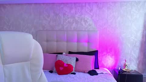 Snapshot of cute_hollywood chatting on April 20, 2026, 12:30 pm Sofa online show from April 20, 2026, 12:30 pm