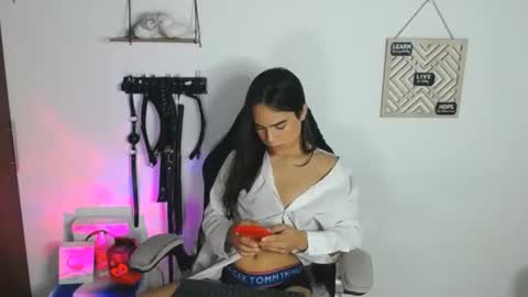 Snapshot of cute_horny12 chatting on January 24, 2025, 9:17 am Cute horny1 online show from January 24, 2025, 9:17 am