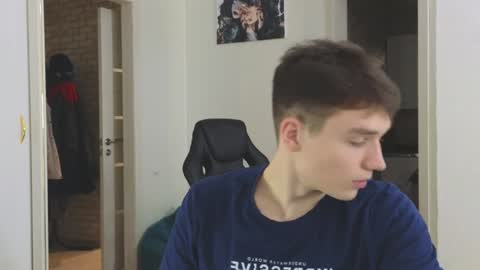 Snapshot of cute_junk chatting on December 28, 2024, 11:37 pm Kite and Jack online show from December 28, 2024, 11:37 pm