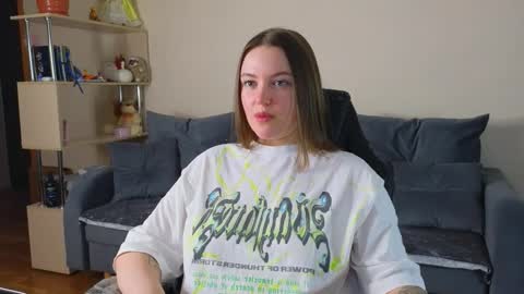 Snapshot of cute_junk chatting on September 25, 2025, 3:38 pm Kite and Jack online show from September 25, 2025, 3:38 pm