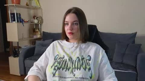 Snapshot of cute_junk chatting on October 1, 2025, 4:24 pm Kite and Jack online show from October 1, 2025, 4:24 pm