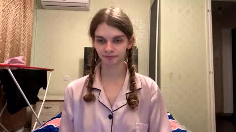 cute_kitte online show from October 2, 2025, 6:37 pm