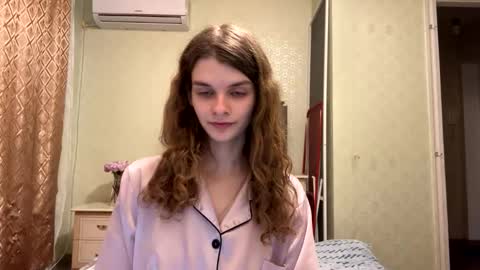 cute_kitte online show from October 19, 2025, 5:57 pm