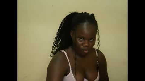 cute_latifah online show from January 17, 2026, 8:12 pm