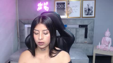 Snapshot of cute_martina_v chatting on October 22, 2025, 7:57 pm Martina online show from October 22, 2025, 7:57 pm