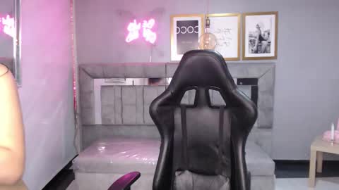 Snapshot of cute_martina_v chatting on November 21, 2025, 8:18 pm Martina online show from November 21, 2025, 8:18 pm