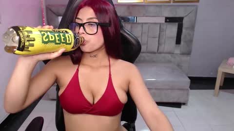 Snapshot of cute_martina_v chatting on December 3, 2025, 8:18 pm Martina online show from December 3, 2025, 8:18 pm