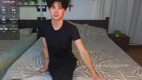 Snapshot of cute_mikex chatting on November 17, 2025, 2:45 pm Mike online show from November 17, 2025, 2:45 pm