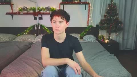 Snapshot of cute_mikex chatting on December 14, 2025, 9:30 pm Mike online show from December 14, 2025, 9:30 pm