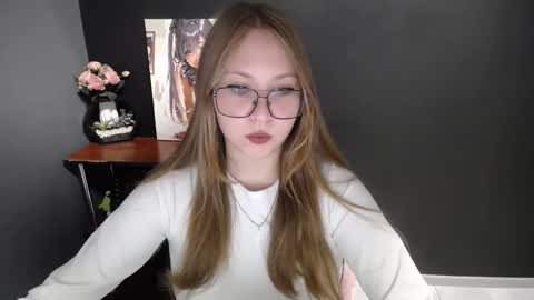 Snapshot of cute_minx chatting on October 26, 2025, 7:47 am Veronica online show from October 26, 2025, 7:47 am