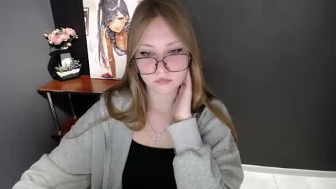 Snapshot of cute_minx chatting on November 19, 2025, 7:52 am Veronica online show from November 19, 2025, 7:52 am