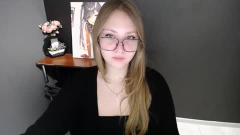 Snapshot of cute_minx chatting on November 25, 2025, 7:52 am Veronica online show from November 25, 2025, 7:52 am