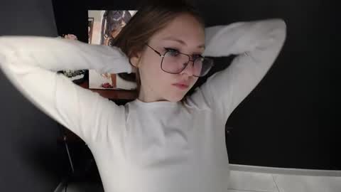 Snapshot of cute_minx chatting on November 27, 2025, 7:43 am Veronica online show from November 27, 2025, 7:43 am