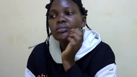 cute_roxie online show from December 6, 2024, 5:00 pm