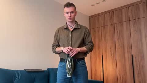 cute_skywalker online show from April 15, 2026, 6:42 am