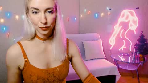 cute_smile_shy online show from December 16, 2025, 8:36 pm