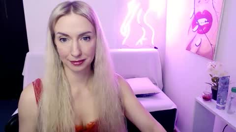 cute_smile_shy online show from February 26, 2026, 9:25 pm