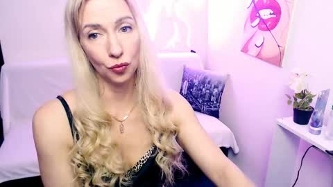 cute_smile_shy online show from April 18, 2026, 8:31 pm