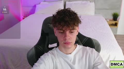 Snapshot of cute_thomas chatting on January 24, 2025, 6:46 pm Thomas - online show from January 24, 2025, 6:46 pm