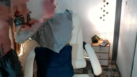 Snapshot of cuteasiancock98 chatting on January 24, 2025, 12:10 pm Steph online show from January 24, 2025, 12:10 pm