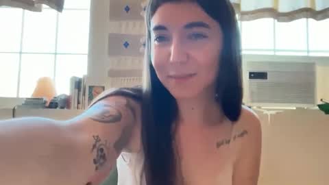 CuteBalloons online show from September 18, 2025, 5:37 pm