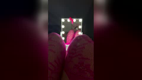 cutebananas online show from June 1, 2026, 8:16 am