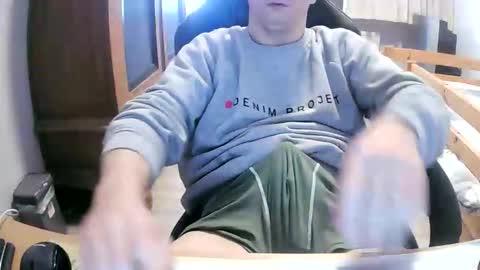 Cuteboy090 online show from April 16, 2026, 9:32 am