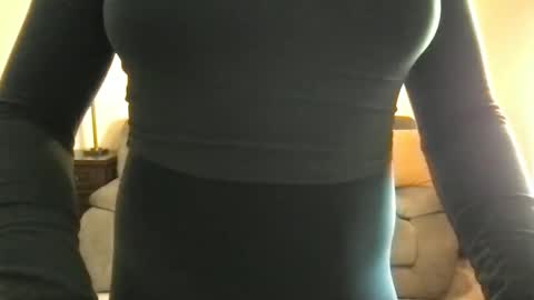 Snapshot of cutebutt_17 chatting on February 16, 2025, 6:10 pm cutebutt_17 online show from February 16, 2025, 6:10 pm