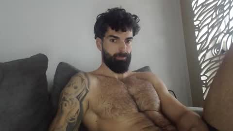 cuteeboy online show from February 14, 2026, 8:33 am