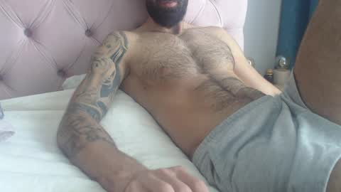 cuteeboy online show from April 5, 2026, 8:11 am