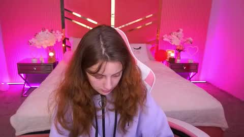 Snapshot of cuteefoxy chatting on December 18, 2025, 2:23 pm Foxy online show from December 18, 2025, 2:23 pm