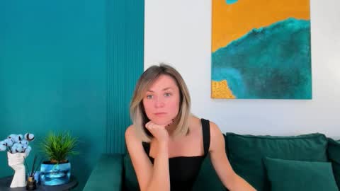 cutemirage online show from September 14, 2025, 2:38 pm