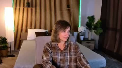 cutemirage online show from May 26, 2026, 2:57 pm