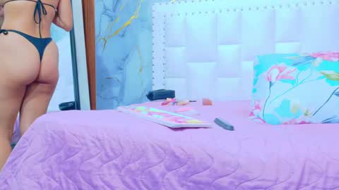 cutepetitee online show from October 19, 2025, 7:47 pm