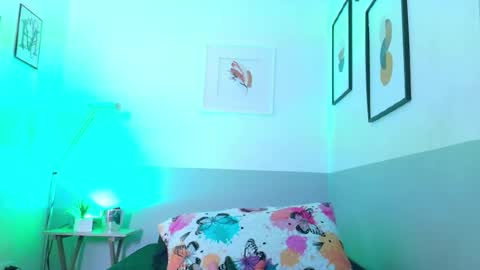 Snapshot of cutepetitee chatting on November 18, 2025, 8:35 pm cutepetitee online show from November 18, 2025, 8:35 pm