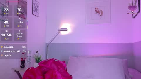 cutepetitee online show from May 18, 2026, 7:41 pm