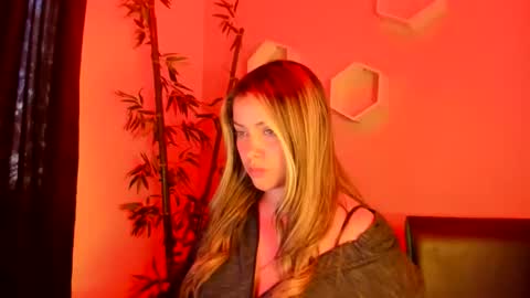 cutesamantha_ online show from May 19, 2026, 9:43 pm