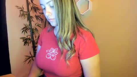 cutesamantha_ online show from May 26, 2026, 7:43 pm