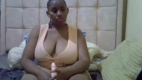 cutestebony1 online show from September 15, 2025, 9:37 pm