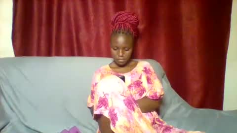 cutey_lunar online show from February 4, 2025, 3:26 pm