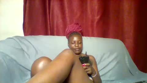 cutey_lunar online show from February 8, 2025, 9:35 am